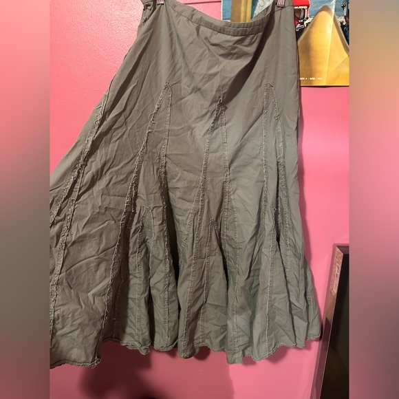 Light green/khaki lace up maxi skirt - Picture 3 of 3